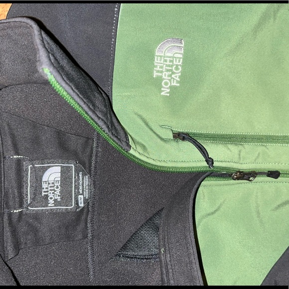 North Face Jacket. Used. Size Medium - Picture 4 of 5